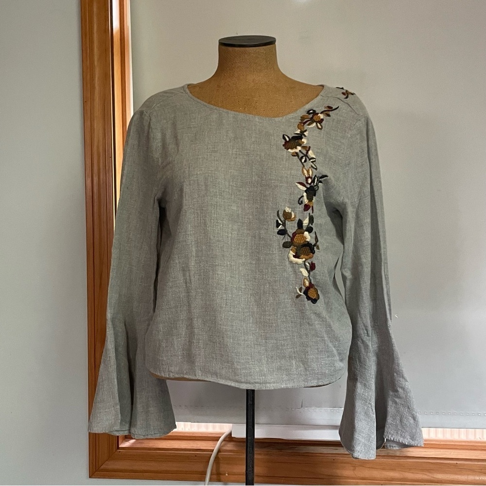Zara Light Gray Linen Blend Top with Multicolor Floral Embroidery